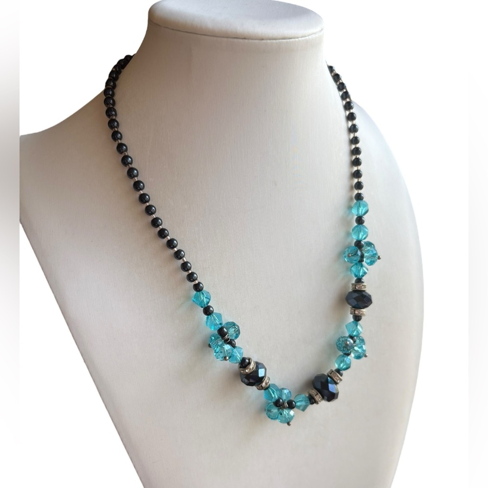 Elegant Black and Blue Crystal Beaded Necklace - Picture 2 of 4